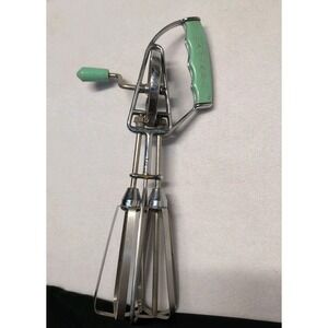 Antique 1950's Maynard Egg Beater Hand Mixer Turquoise Color Handle Cottagecore